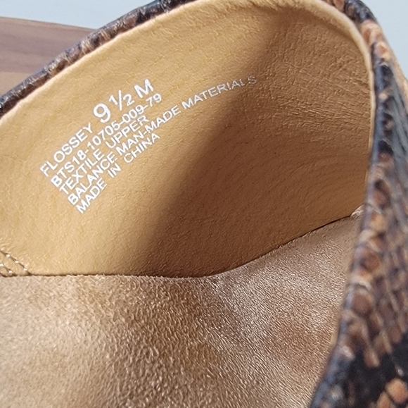 Baretraps Flossey Snakeskin Print Women's Brown Wedge Slide Sandals Size 9.5 - Picture 16 of 17